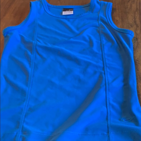Bundle of Nike workout tops - Picture 3 of 8